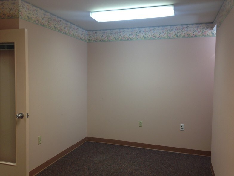 More Photos Of 186 Thomas Johnson Dr, Frederick Unknown For Lease