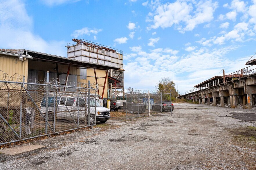 More Photos Of 335 Baxter Ave, Louisville Warehouse For Lease