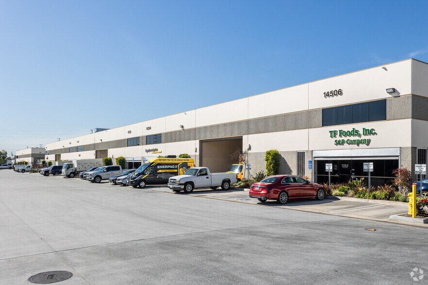 More Photos Of 14520-14534 Garfield Ave, Paramount Unknown For Lease