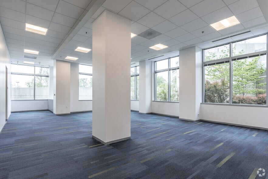 More Photos Of 3120 Fairview Park Dr, Falls Church Office For Lease