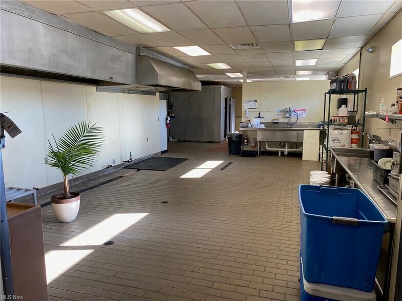 More Photos Of 10703 W Pleasant Valley Rd, Parma Freestanding For Lease