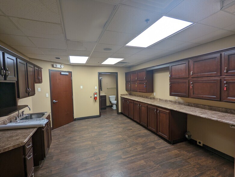 More Photos Of 13590 N Meridian St, Carmel Medical For Lease