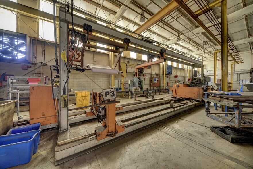 More Photos Of 1901 Longwood Dr, Brenham Manufacturing For Sale