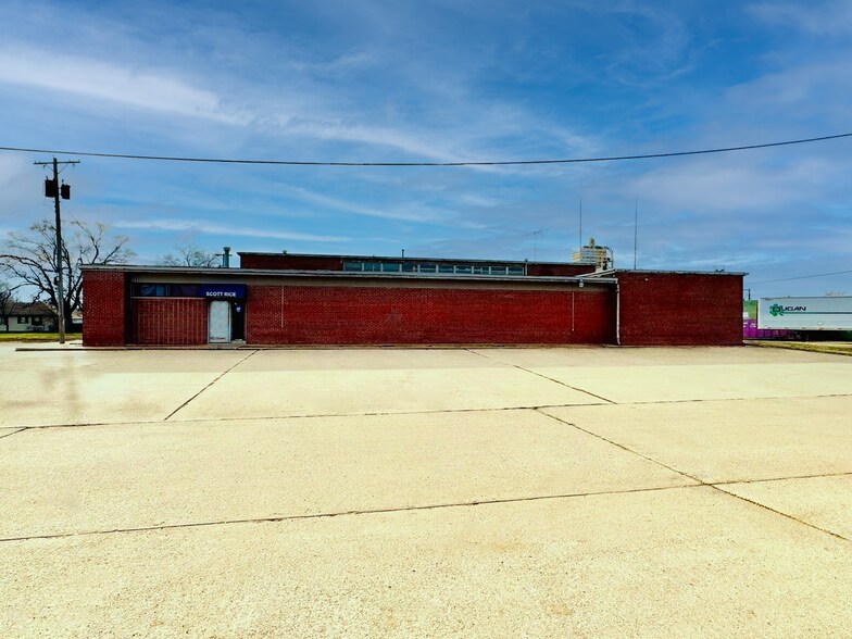 More Photos Of 901 E Morris St, Wichita Warehouse For Sale