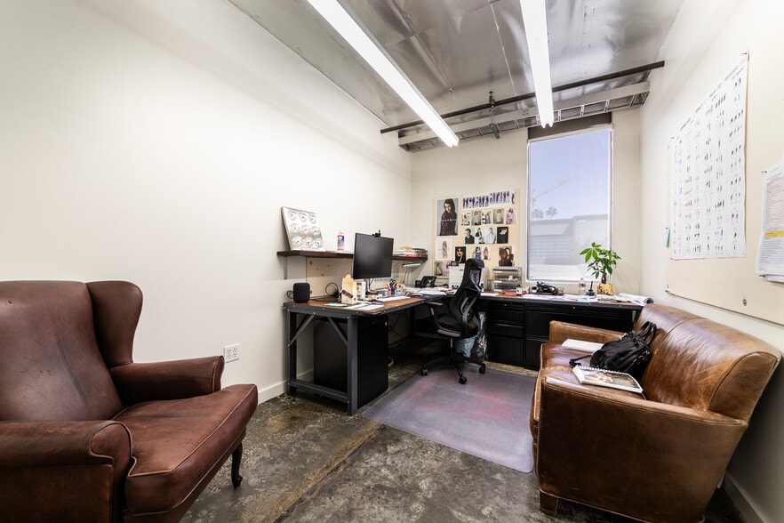 More Photos Of 3961 Landmark St, Culver City Warehouse For Lease