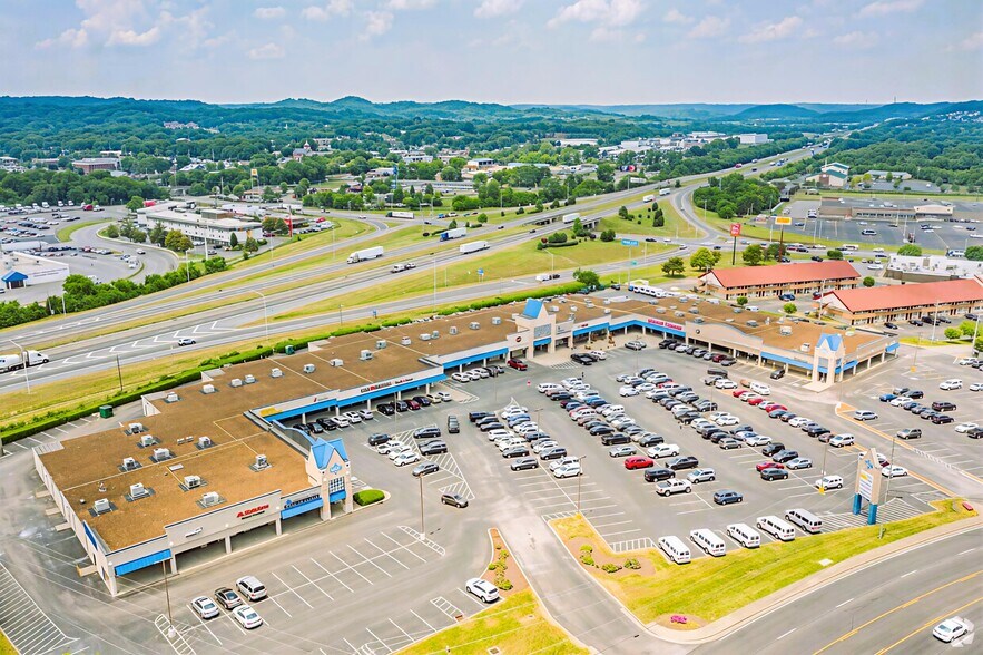 More Photos Of 900 Conference Dr, Goodlettsville General Retail For Lease