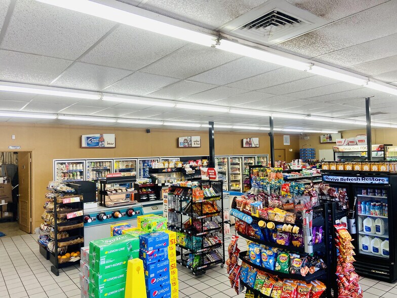 More Photos Of 1606 Shepard Ln, Intercession City Convenience Store For Sale