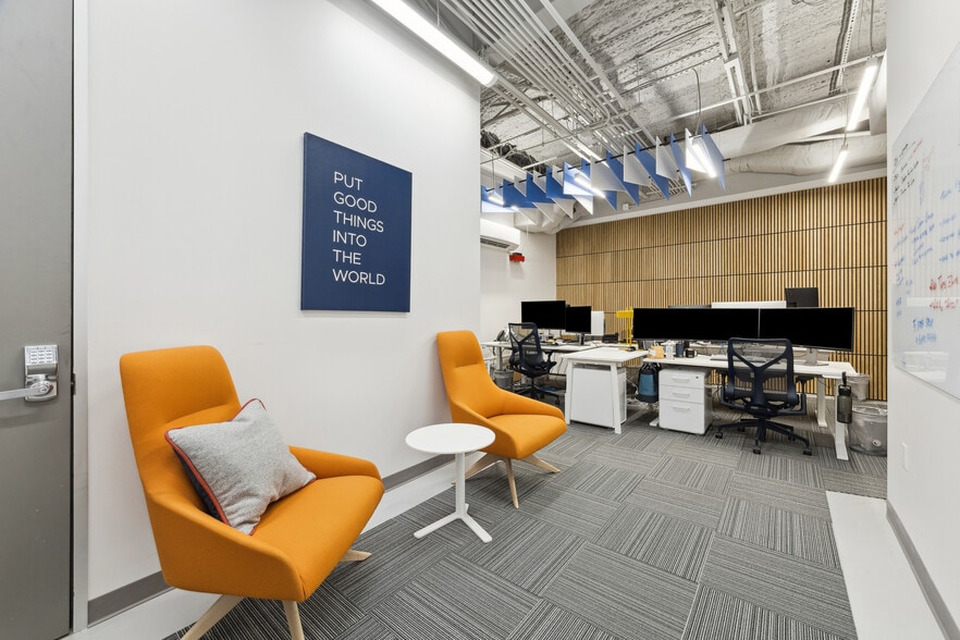 More Photos Of 2000 W Parkwood Ave, Friendswood Office Residential For Sale