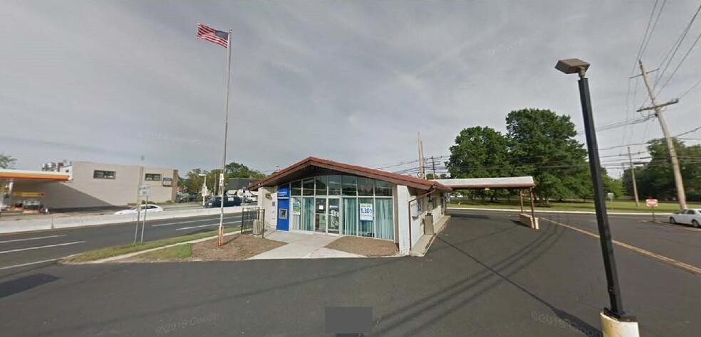 Primary Photo Of 1 Bayshore Plz, Atlantic Highlands Bank For Lease