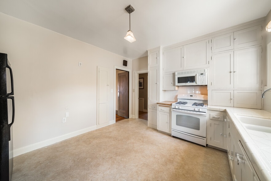More Photos Of 702-704 E Chapman Ave, Orange Office For Lease