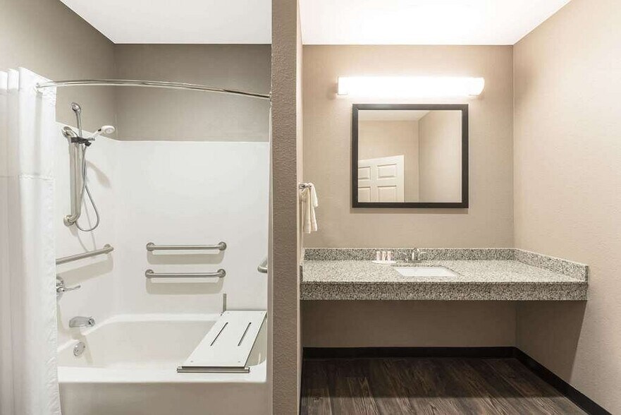 More Photos Of 2205 Chestnut St, Colorado City Hotel For Sale