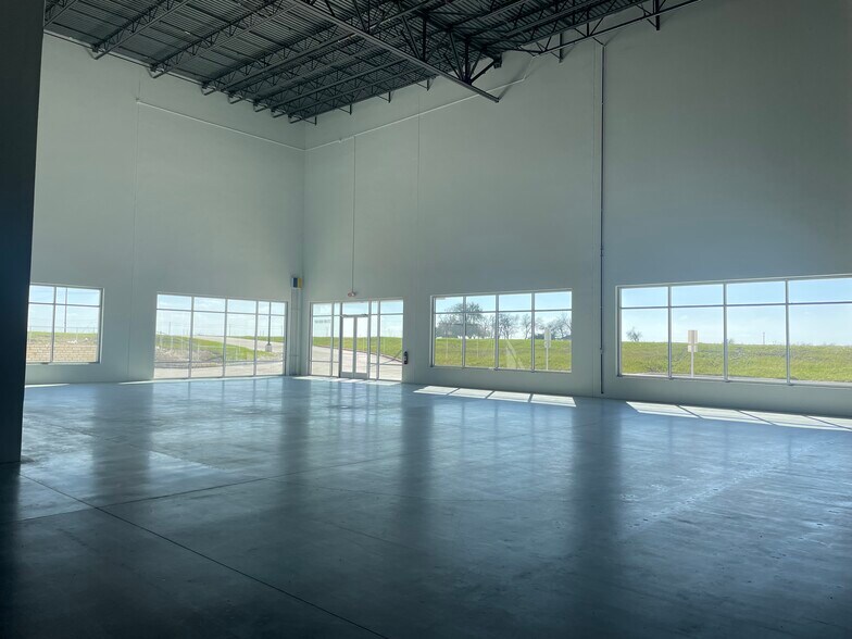 More Photos Of 370 BFG 9000 Way, Taylor Warehouse For Sale