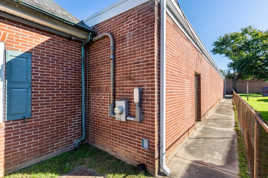 More Photos Of 1355 N Main St, Hampstead Office For Sale