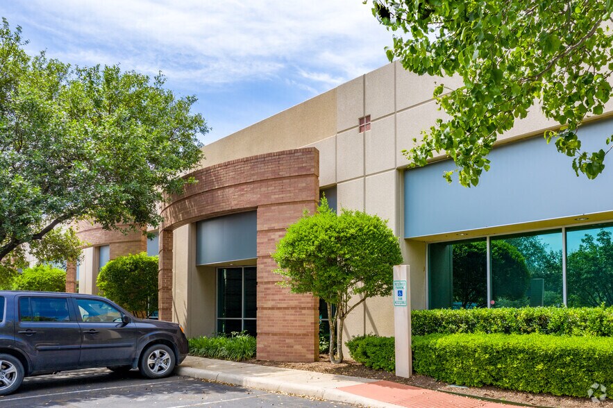 More Photos Of 814 Arion Pky, San Antonio Unknown For Lease