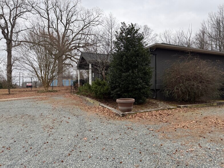 More Photos Of 304 E Washington St, Mebane Medical For Lease