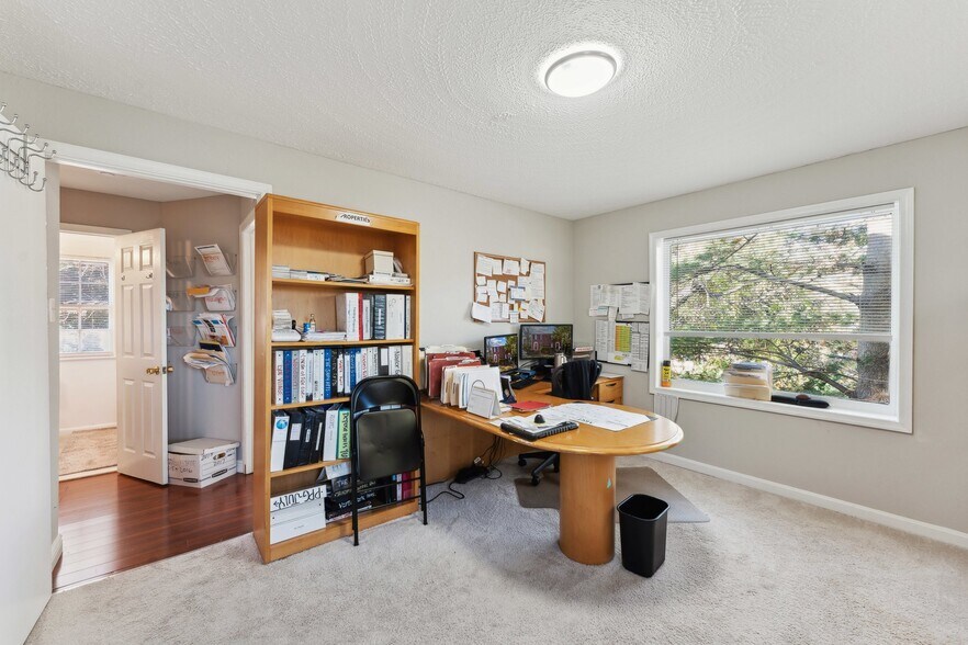 More Photos Of 5730 Biscayne dr, Alexandria Office For Sale