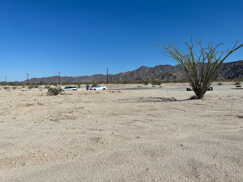 More Photos Of Interstate 10 Freeway, Desert Center Land For Lease