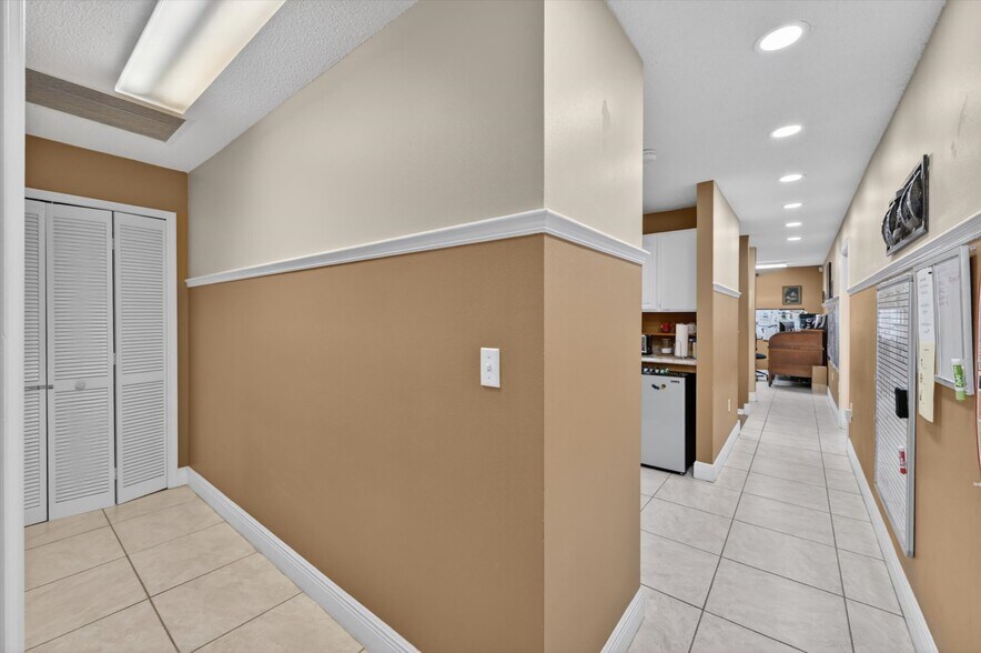 More Photos Of 7 W Main St, Apopka Office For Sale