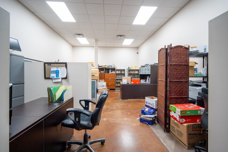 More Photos Of 120 Pembina Rd, Sherwood Park Light Manufacturing For Sale