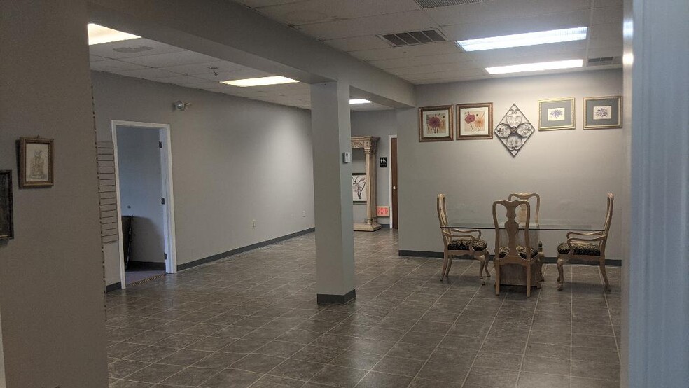 More Photos Of 1494 N Charlotte St, Pottstown General Retail For Lease
