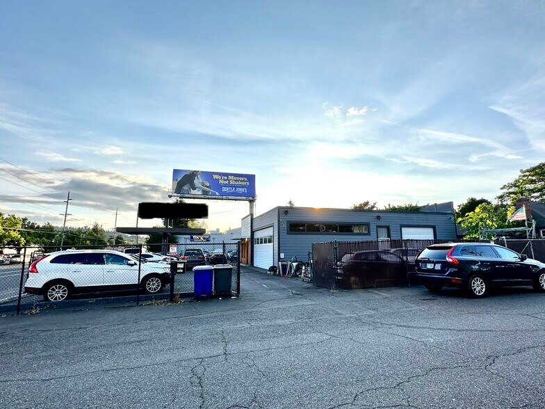 More Photos Of 9321 SE Stark St, Portland Auto Repair For Sale
