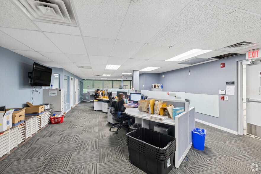 More Photos Of 523 Hollywood Ave, Cherry Hill Office For Lease
