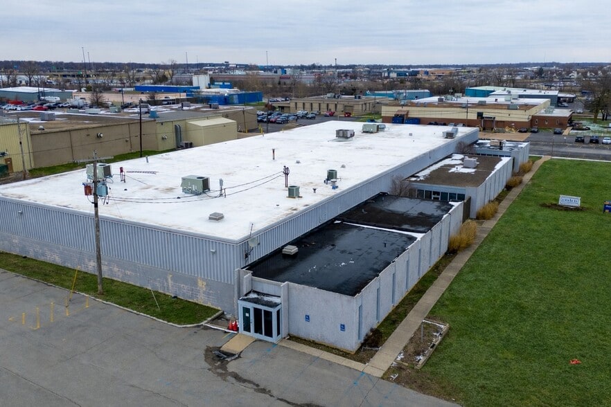 Primary Photo Of 1530 Progress Rd, Fort Wayne Manufacturing For Sale