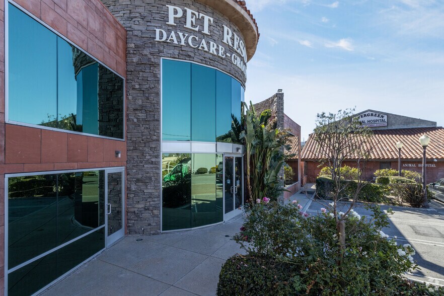 More Photos Of 23945-23947 Newhall Ave, Santa Clarita General Retail For Sale