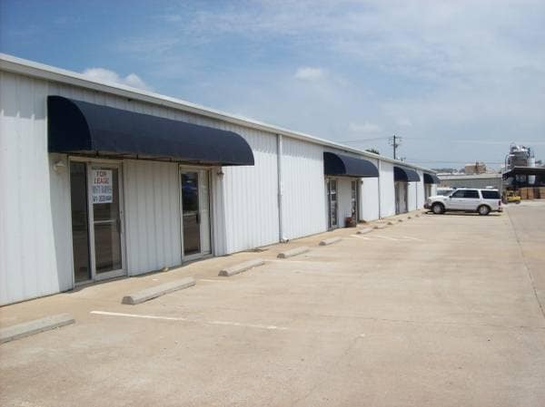 More Photos Of 800 N Jefferson St, Springdale Warehouse For Lease