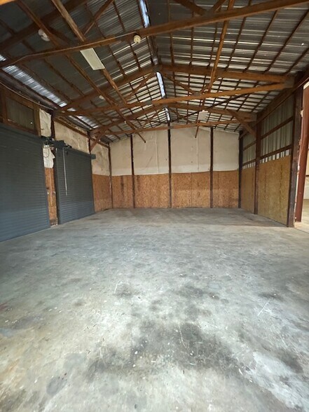 More Photos Of 14 Lake Dr, Inman Warehouse For Lease