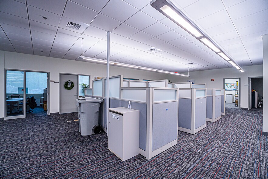 More Photos Of 10 Lyberty Way, Westford Research And Development For Lease