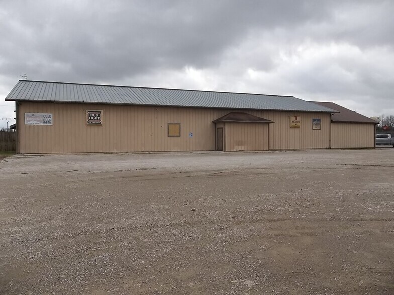 More Photos Of 3801 S Santa Fe Ave, Chanute Bar For Sale