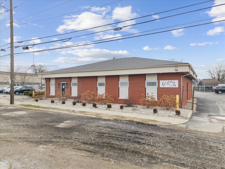 More Photos Of 1415 Shelby St, Indianapolis Office For Sale