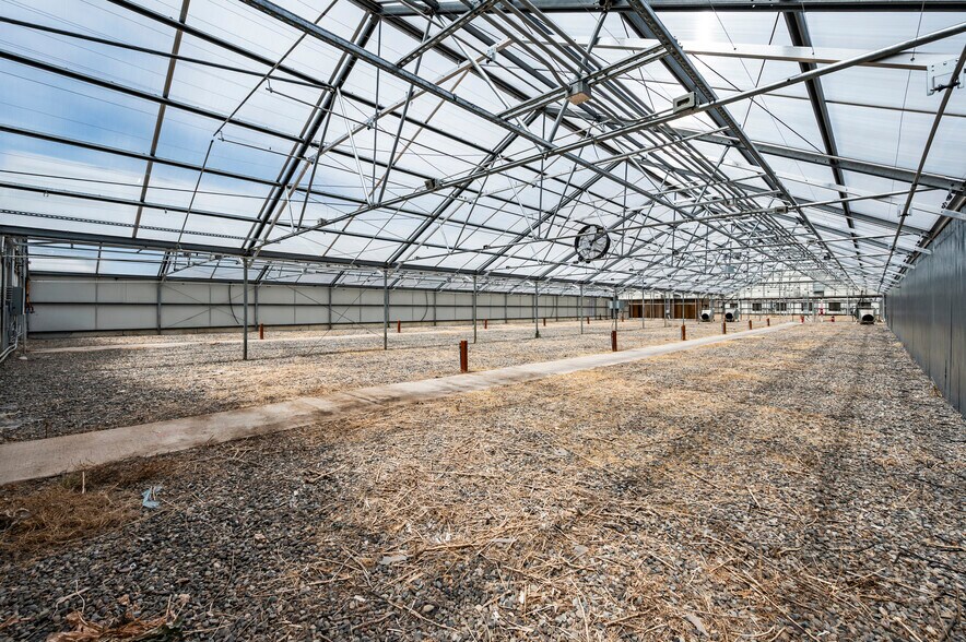 More Photos Of 1041 N River Rd, Palisade Warehouse For Sale