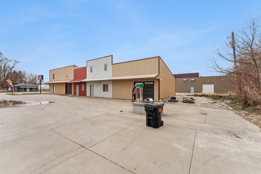 More Photos Of 630 W Elkhorn St, Arlington Freestanding For Sale