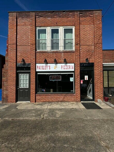 Primary Photo Of 239 Main St, Bluff City Restaurant For Sale