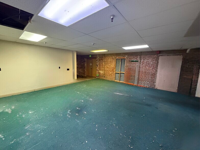 More Photos Of 1590 California St, Redding Apartments For Lease