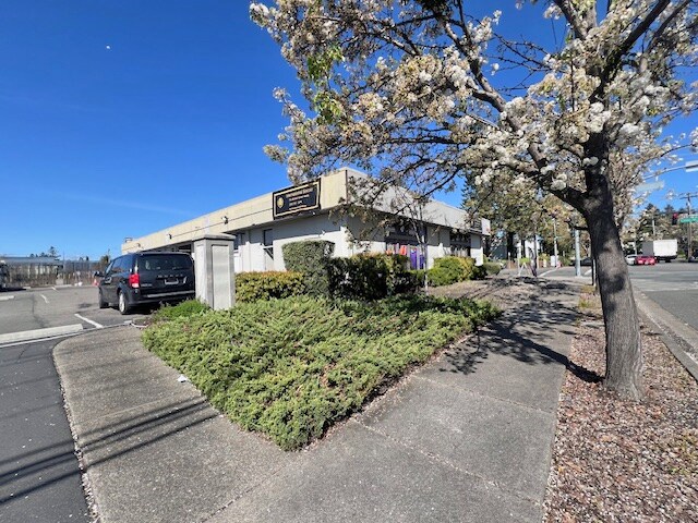 More Photos Of 1800 Piner Rd, Santa Rosa Warehouse For Sale