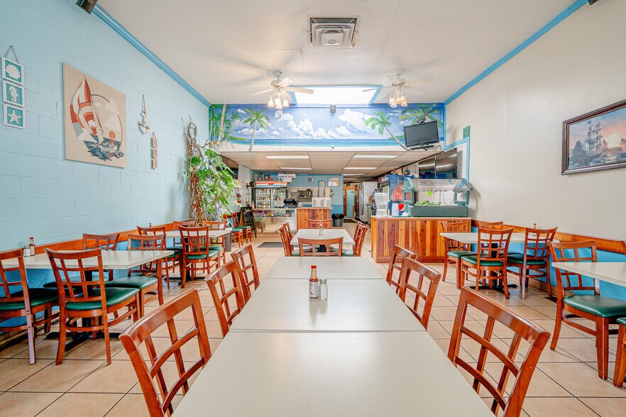 More Photos Of 111 S State St, Ukiah Restaurant For Sale