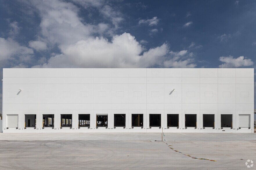 More Photos Of 3413 Mcintosh Rd, Hollywood Warehouse For Lease