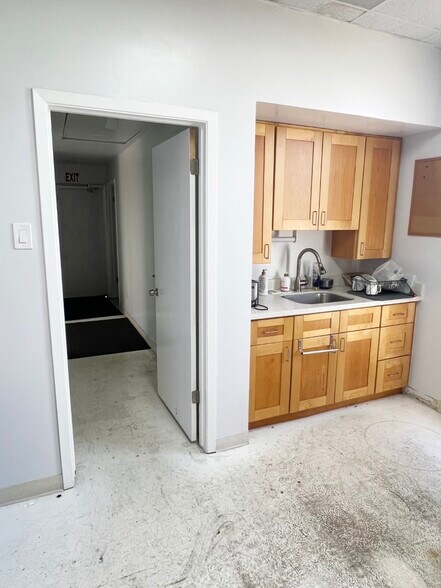More Photos Of 3219 Auto Plaza, Richmond Office For Lease