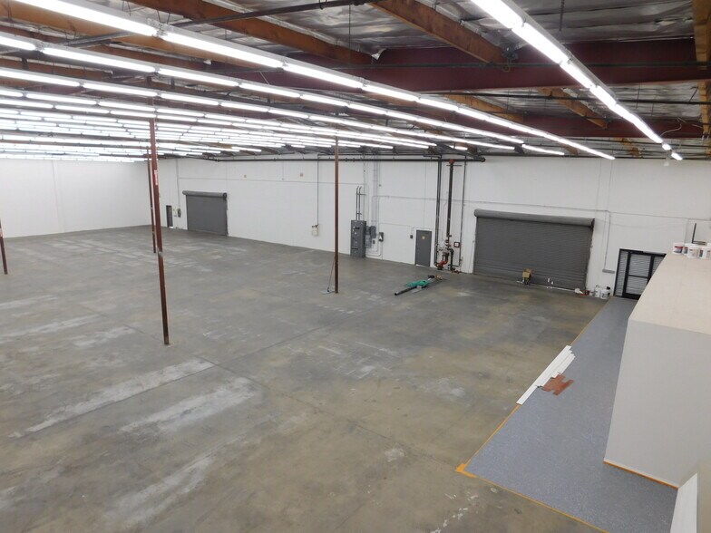 More Photos Of 365 E Jefferson Blvd, Los Angeles Warehouse For Lease