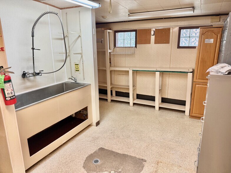 More Photos Of 1107 Lincoln Way E, Massillon Veterinarian Kennel For Sale