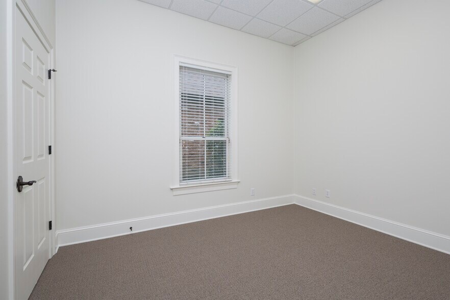 More Photos Of 2461 Tower Dr, Monroe Office For Lease