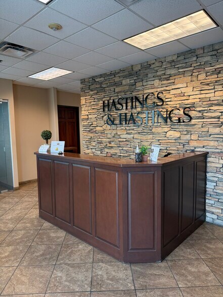 More Photos Of 9150 W Indian School Rd, Phoenix Office For Sale