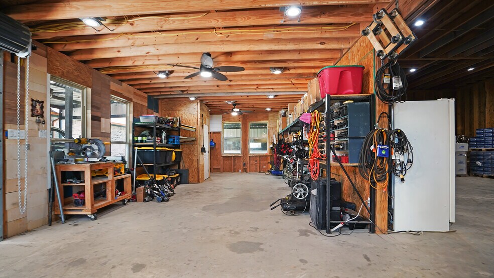 More Photos Of 10511 W Hidden Lake Ln, Richmond Specialty For Sale