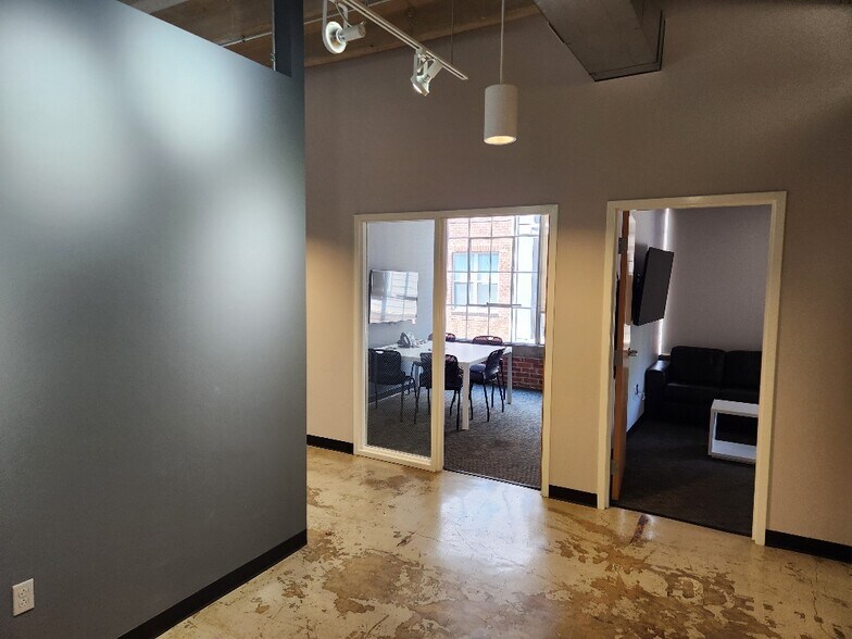 More Photos Of 1307 W Morehead St, Charlotte Office For Sale