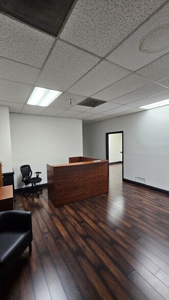 More Photos Of 120 S Victory Blvd, Burbank Loft Creative Space For Lease