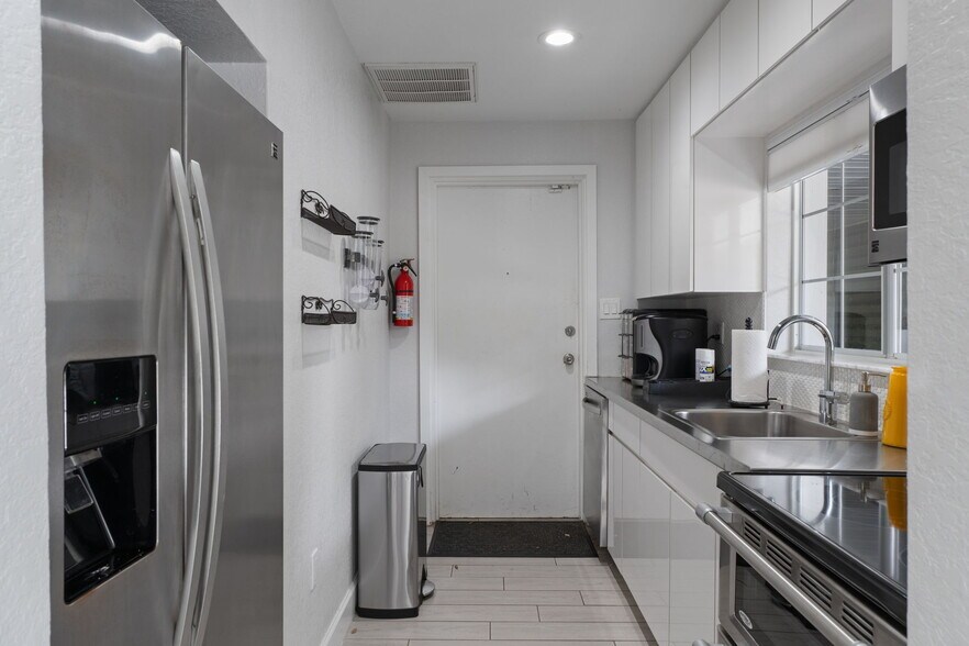 More Photos Of 17110 Gunn Hwy, Odessa Loft Creative Space For Sale