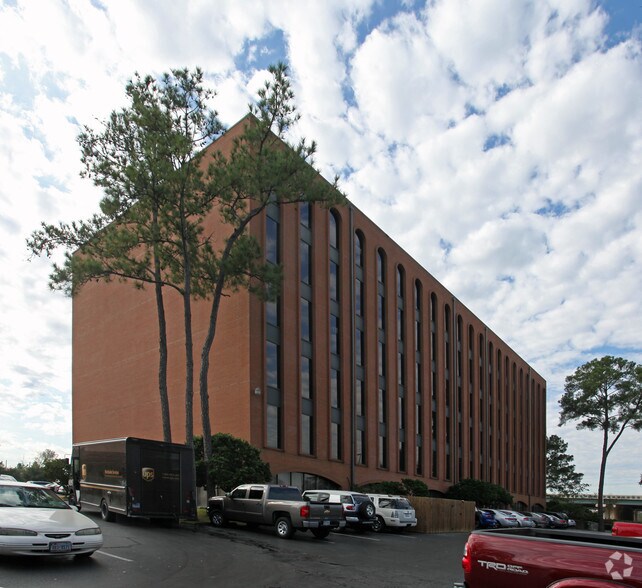 More Photos Of 100 North Fwy, Conroe Office For Lease